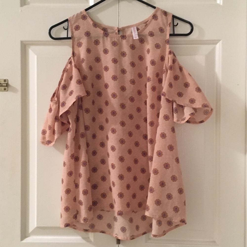 Xhilaration cold shoulder top